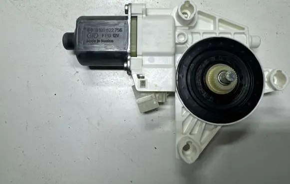 Mercedes-Benz GL X166 Front door window regulator motor 0130822756