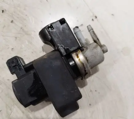 Hyundai i30 Vacuum valve 70027200