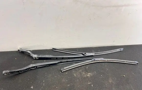 Audi A6 S6 C6 4F Front wiper blade arm 4F1955410 4F1955409