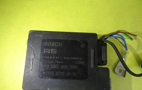 Mercedes-Benz E W124 Airbag control unit/module 0285001060