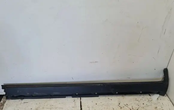 Volvo V70 Side skirt front trim 