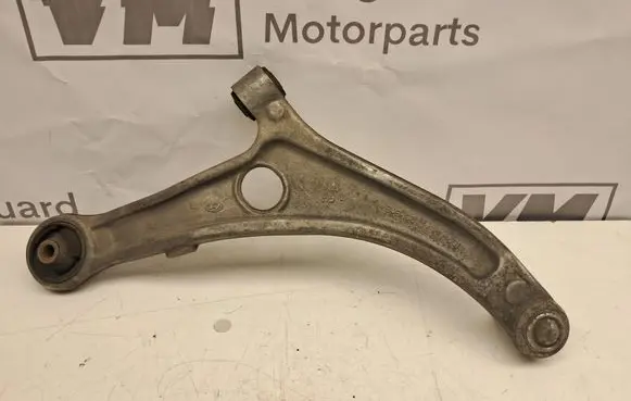 Hyundai i40 Front lower control arm/wishbone 848106