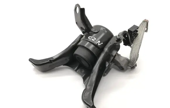 Toyota C-HR I Engine mount bracket