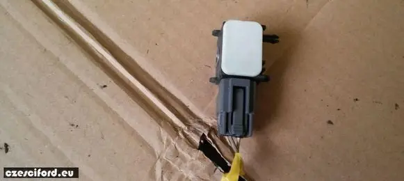 Hyundai Santa Fe Airbag deployment crash/impact sensor