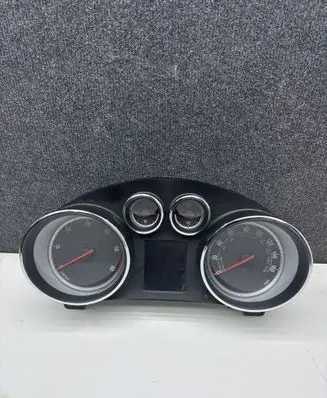 Opel Zafira C Speedometer (instrument cluster) 13442457