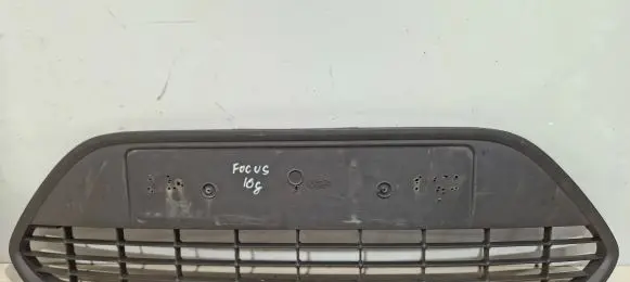 Ford Focus Front bumper lower grill 8m5117b968a