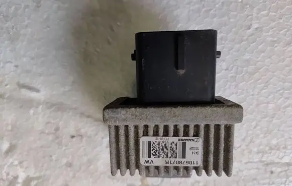 Renault Kangoo II Glow plug pre-heat relay 110678071R