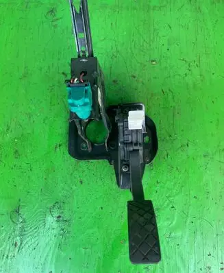 Volkswagen Jetta IV Accelerator throttle pedal