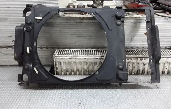 Audi A2 Radiator cooling fan shroud 8Z0121207B
