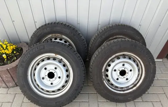 Ford Transit Custom R15 C winter/snow tires with studs MICHELIN AGILIS 19570R15C