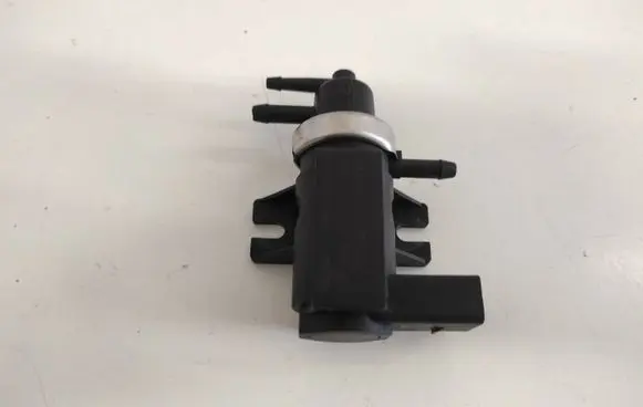 Volkswagen Golf IV Turbo solenoid valve 1J0906627 72290320 99T333
