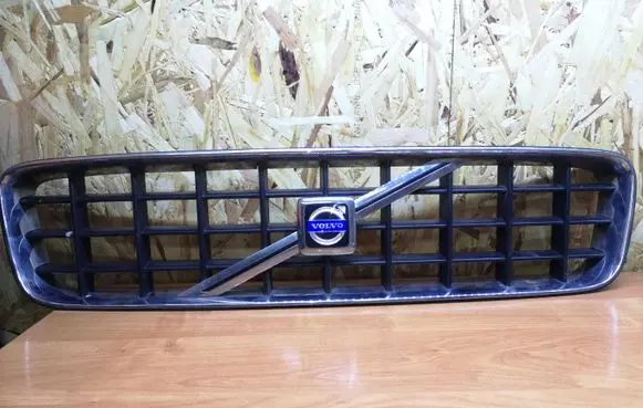 Volvo XC90 Front grill 8620641