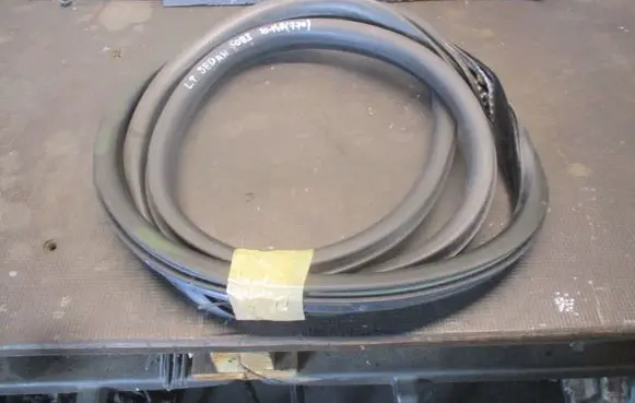 Peugeot 508 RXH Rear door rubber seal (on body) 