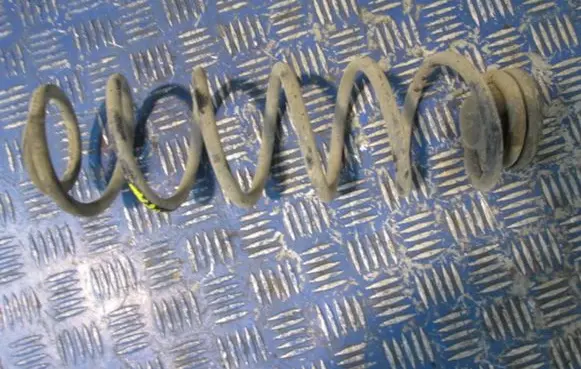 Volkswagen Golf IV Rear coil spring