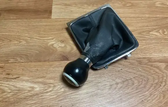 Volkswagen PASSAT B6 Gear lever shifter trim leather/knob 3C0711113E