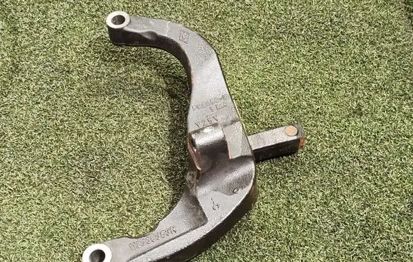Gearbox mounting bracket