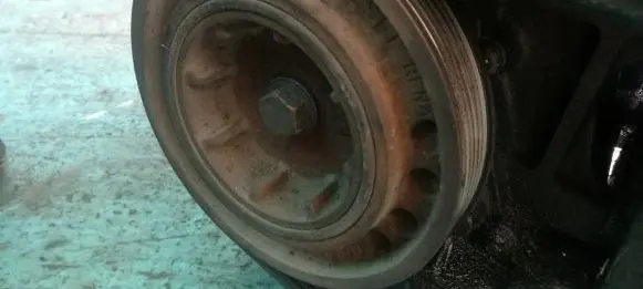Renault Laguna II Crankshaft pulley