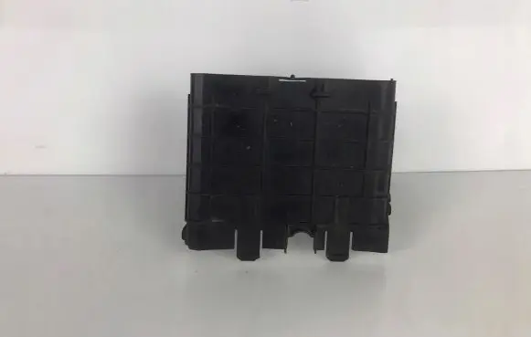 Audi A3 S3 8P Battery box tray cover/lid 1K0915335C