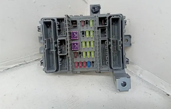 Honda Accord Fuse module TL4E211 080604 FAA20CCW8