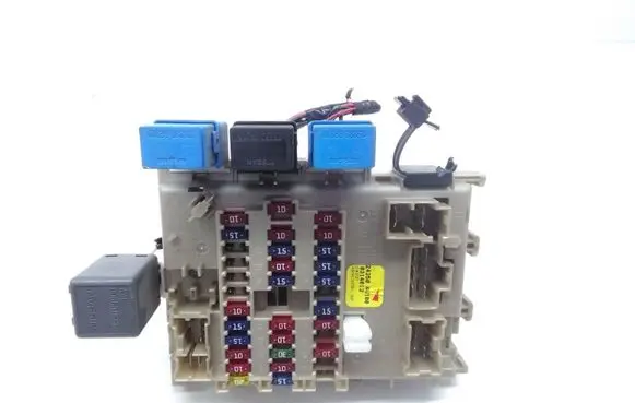 Nissan Almera Tino Fuse module 243504U100 0314012