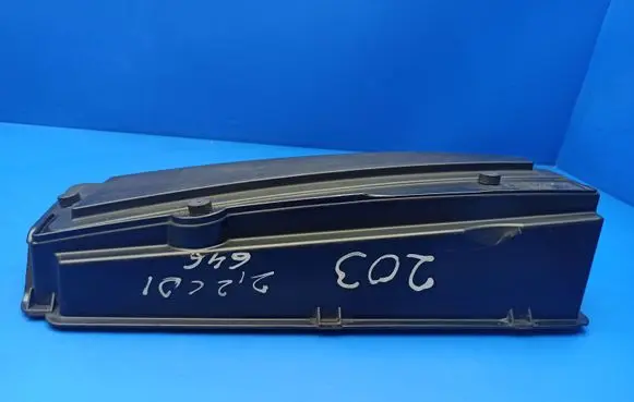 Mercedes-Benz C W203 Air filter box cover A6460900401