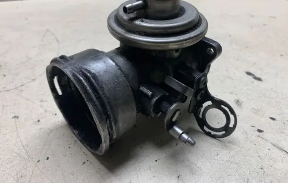 Audi A3 S3 8L EGR valve 038129637L