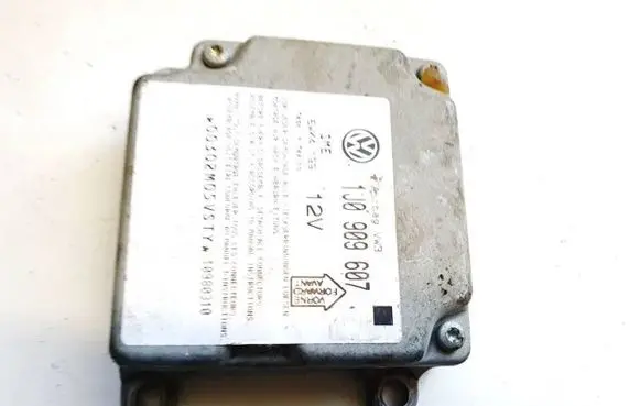 Volkswagen PASSAT B5 Airbag control unit/module 1J0909607 5WK4199VW3