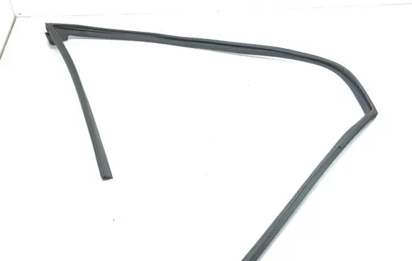 Hyundai i20 (BC3 BI3) Rubber seal front door window/glass 