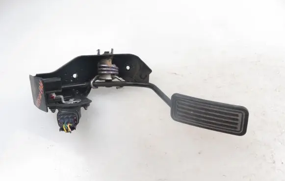 Toyota Avensis T250 Accelerator throttle pedal 198303041 8928152021