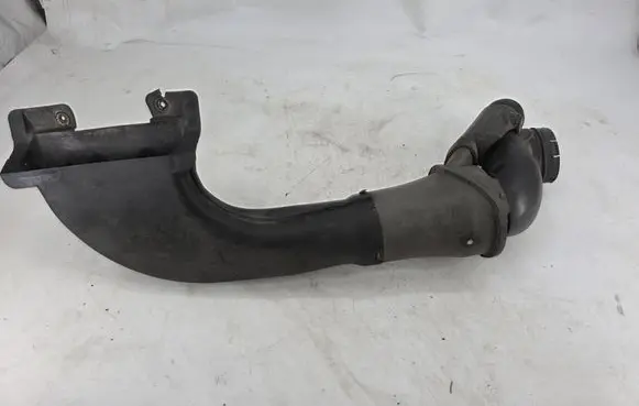 Mitsubishi Pajero Air intake duct part MR4047310