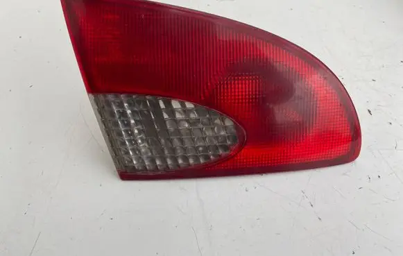 Toyota Avensis T220 Tailgate rear/tail lights 23300102