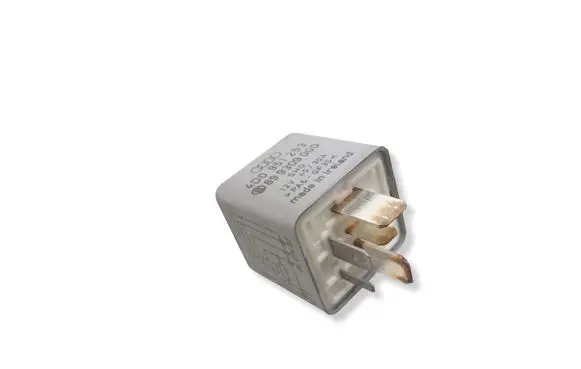 Volkswagen PASSAT B5 Other relay 4D0951253