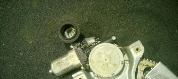 Toyota Yaris Front door window regulator motor 857200D120 973581100