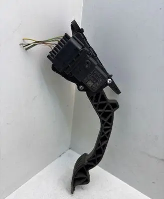 Ford Focus C-MAX Accelerator throttle pedal 6PV00864166 3M59F836GGC
