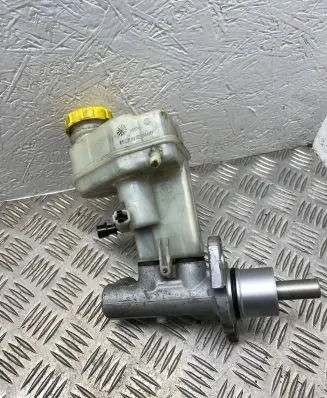 Master brake cylinder