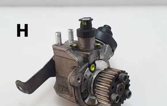 Volkswagen PASSAT B7 Fuel injection high pressure pump 03L130755L 0445010526 03270111