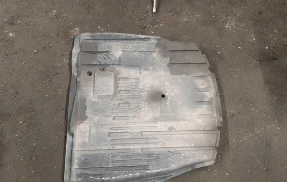 BMW X5 E53 Center/middle under tray cover 