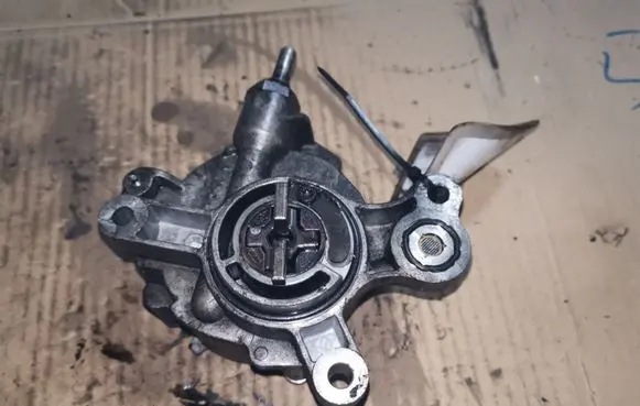 Ford Focus C-MAX Vacuum pump D1651B