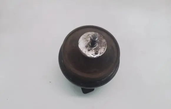 Engine mount bracket
