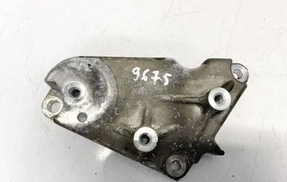 Infiniti QX50 (J50) Engine mounting bracket