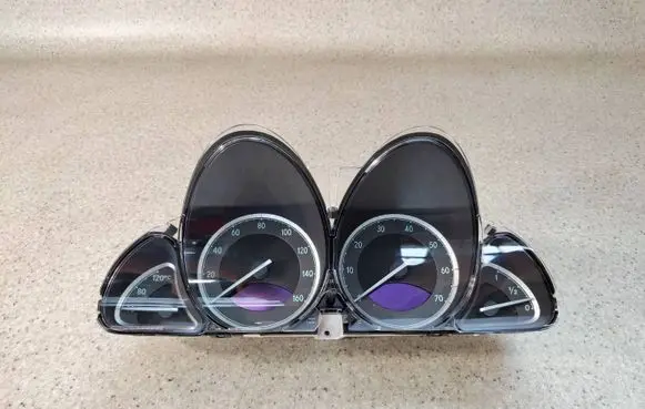 Speedometer (instrument cluster)