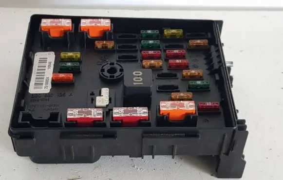 Volkswagen PASSAT B7 Fuse module 3C0937125A