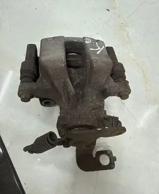 Toyota Avensis T270 Rear brake caliper 