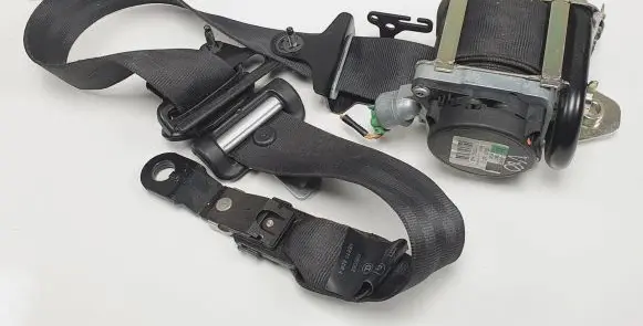 Volvo V60 Front seatbelt P39800482