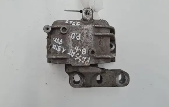 Volkswagen PASSAT B6 Engine mount bracket 1K0199262