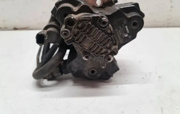 Volvo V70 Fuel injection high pressure pump 0445010043 8689590