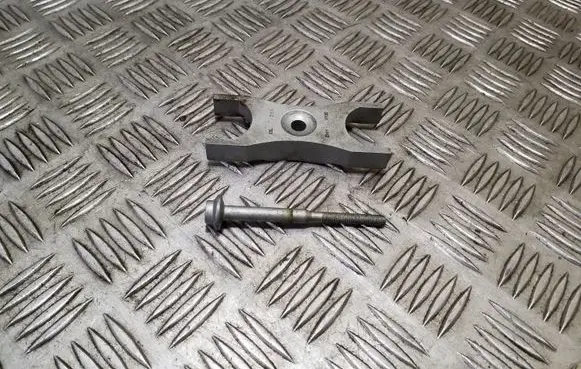 Skoda Yeti (5L) Fuel Injector clamp holder 03L216A