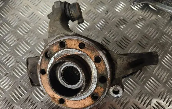 Front wheel hub