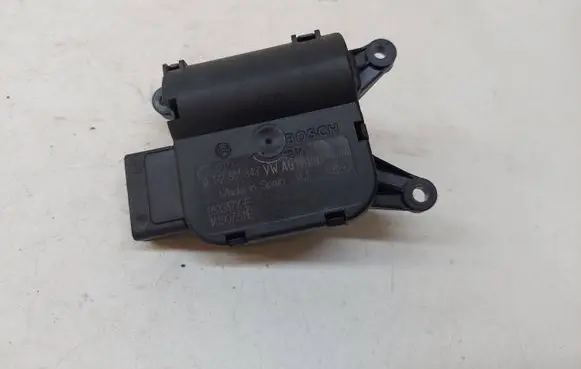 Volkswagen Scirocco Air flap motor/actuator 1K1907511E 983387XE 0132801343