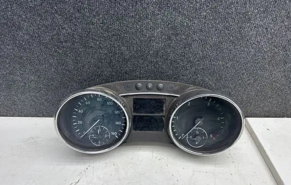 Mercedes-Benz R W251 Speedometer (instrument cluster) A2519002500